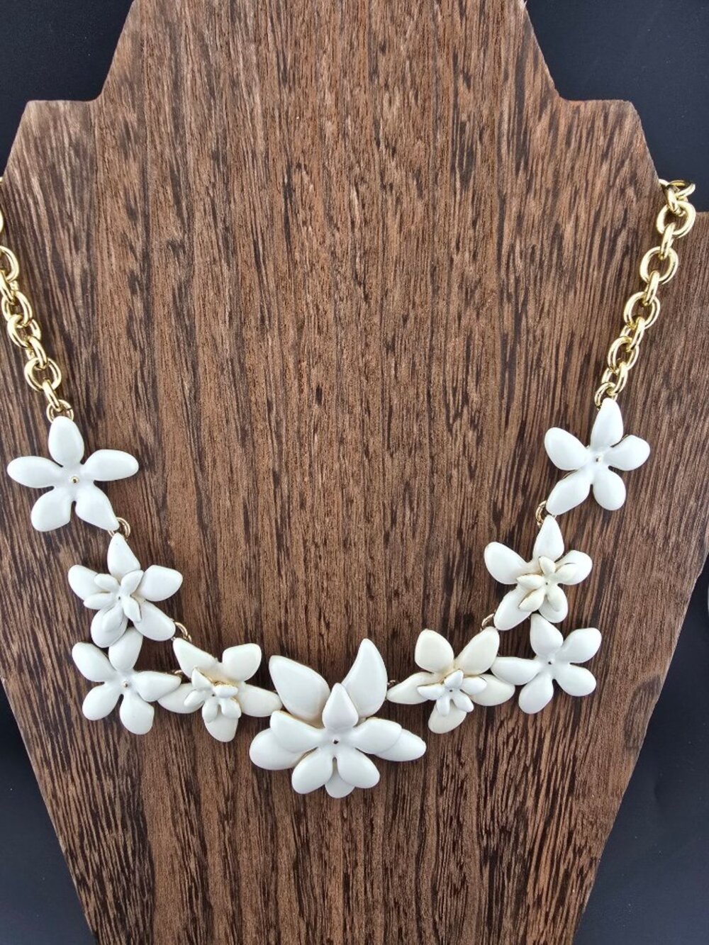 Talbots White Floral Necklace With Gold Chain & Adjustable Clasp Spring Fairy - Picture 3 of 8